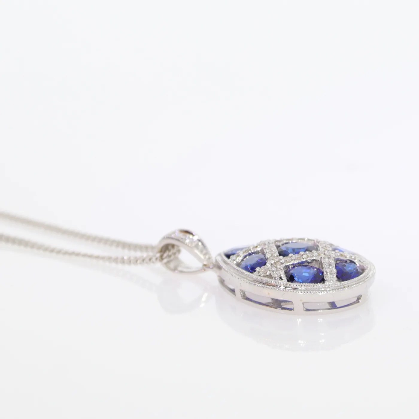 E261.5 Sapphire and diamond pendant side