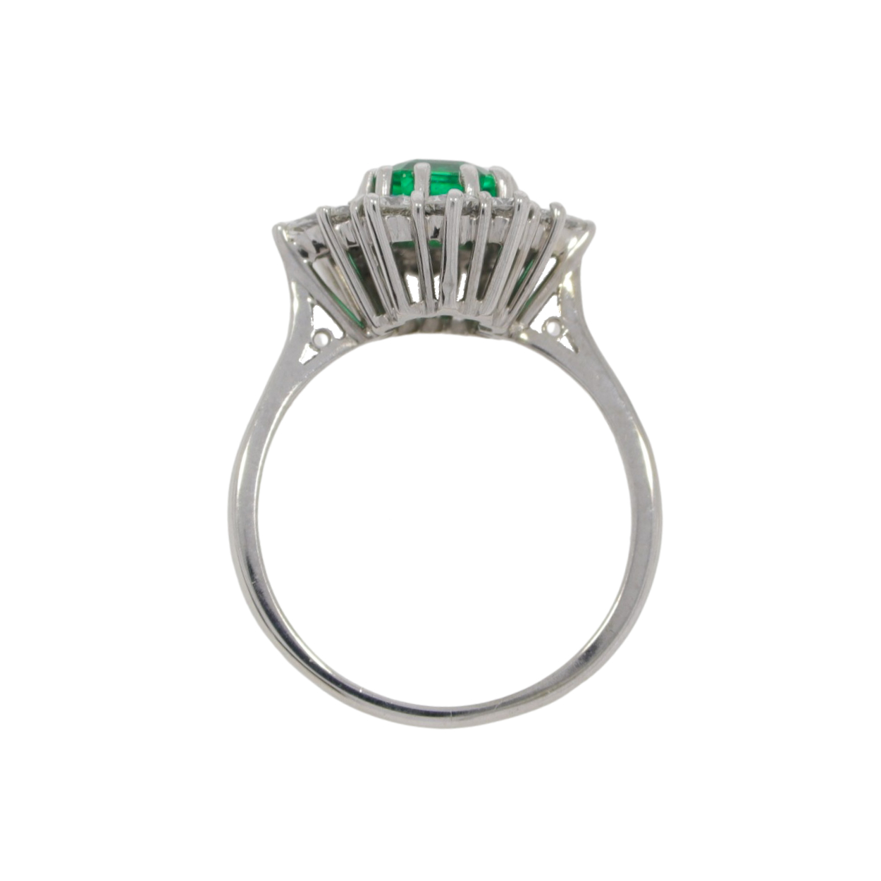 W129.4 Emerald and diamond cluster ring top