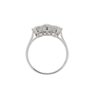 E38.4 Diamond three stone ring top