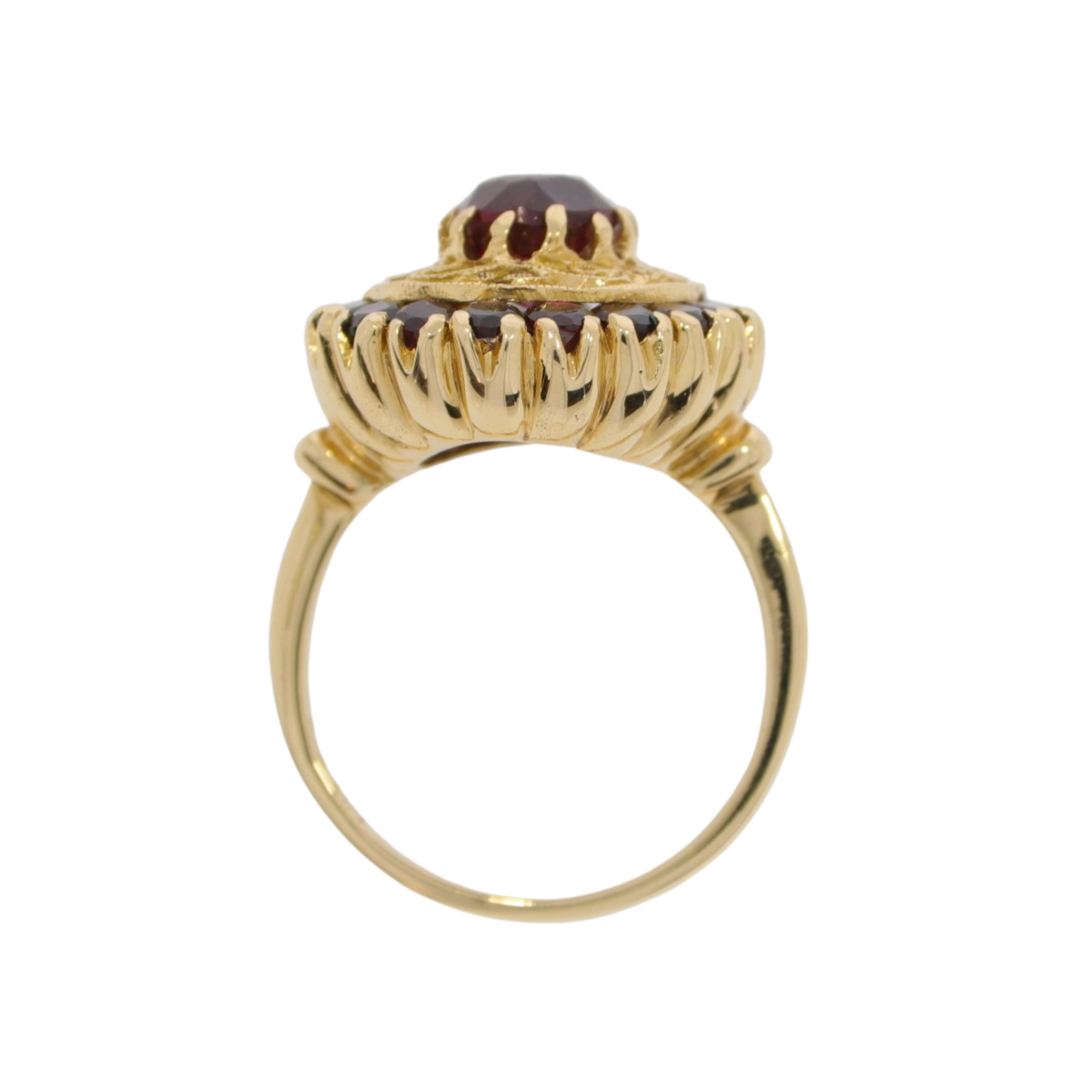 Q167.4 Garnet and gold cluster ring top